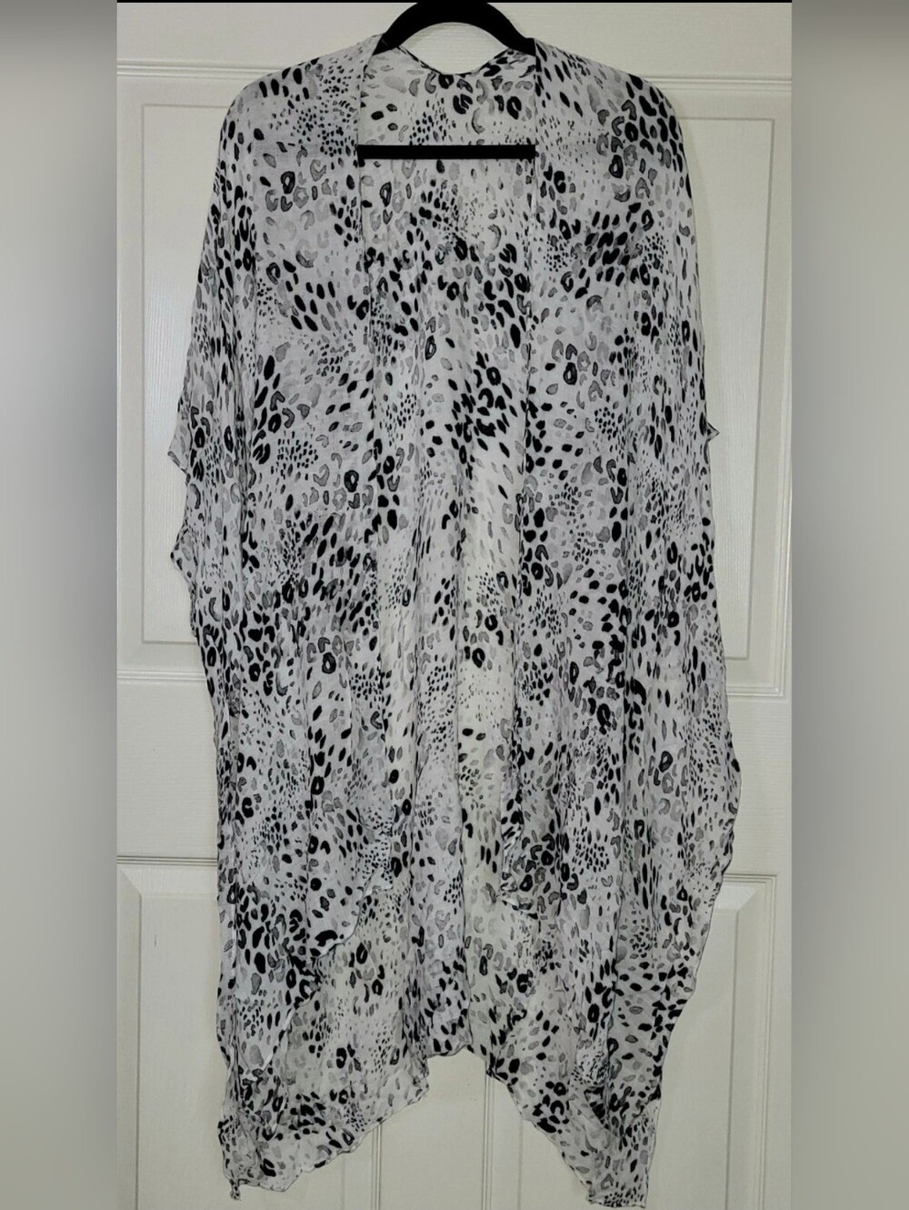 Lovestitch Lightweight Snow Leopard Open Kimono Cardigan Animal Print One Size